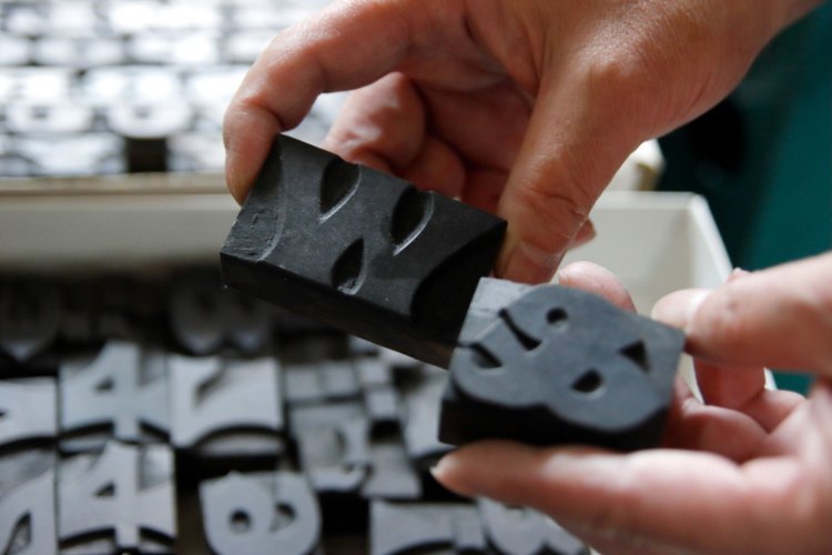 ニュージーランドの骨董的な木活字。