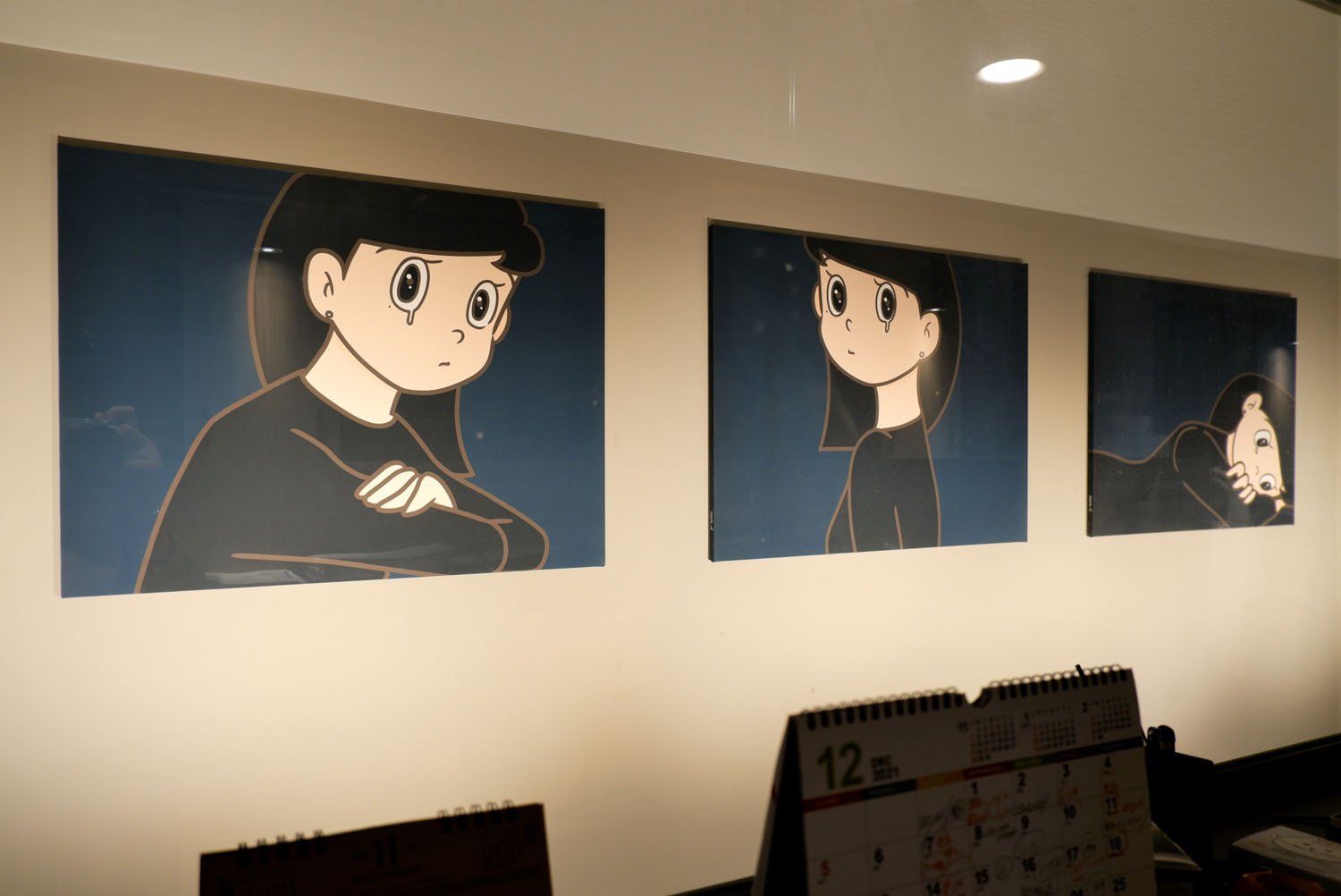 2階にはハシヅメユウヤ氏の描き下ろしイラストを展示。