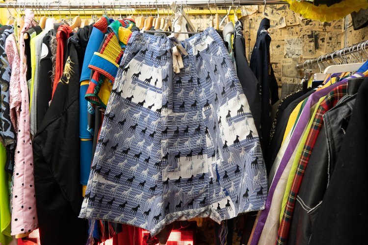 「bodysong.」のパンツはジャガード織のテキスタイル（生地）から作っている。