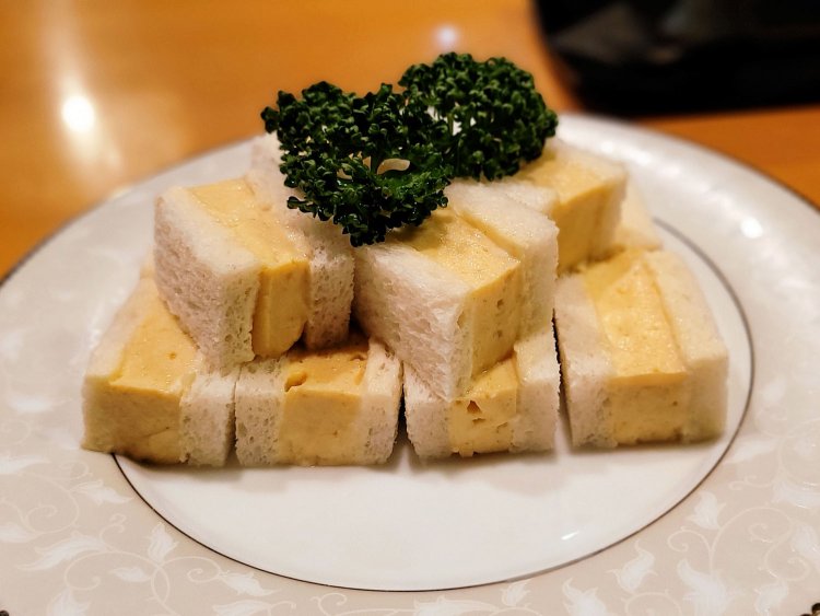 玉子サンド 1050円（税抜）。