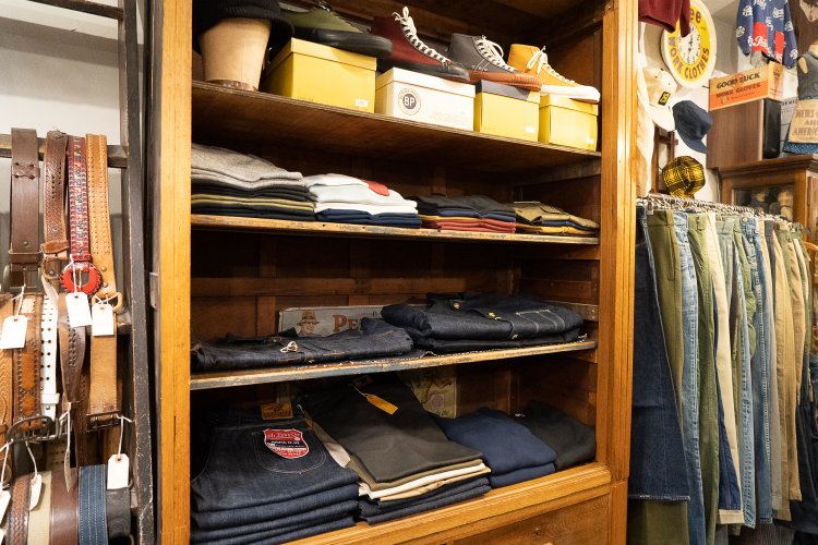 お店には「AT LAST Co.」の商品も並ぶ。