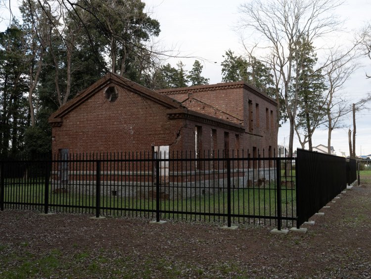 平家部分は蚕室であった。手前の部屋である。こうして見ると蚕室は建屋の半分を占めていた。