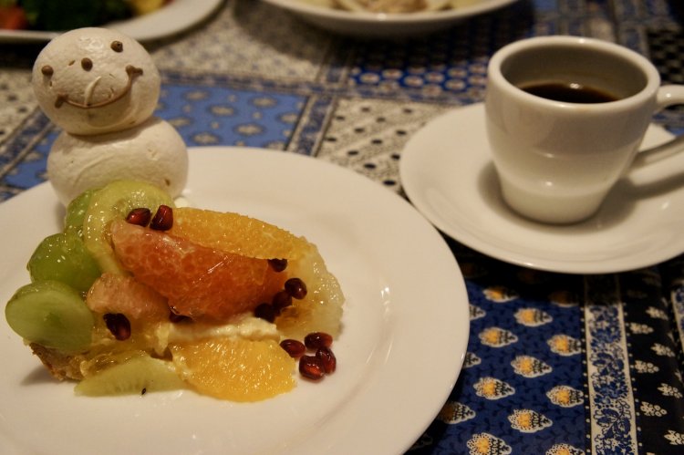 自家製ケーキ、イベント時には可愛い焼き菓子やネームプレートのサプライズが。