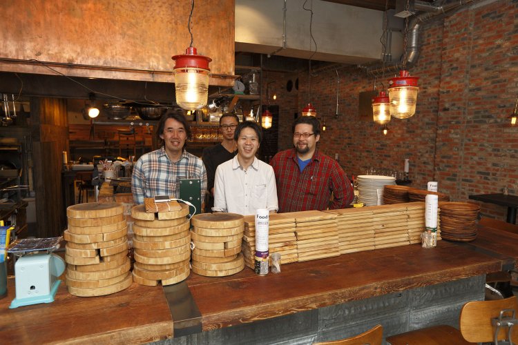 左端が渡辺さん。フレンチ出身。