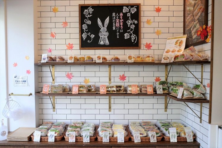 季節によって入れ替わる商品を含め、常時20種類ほどのサンドイッチを用意。いつ訪れてもカラフルな断面がお客さんを迎えてくれる。