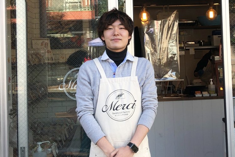 22歳にして吉祥寺店と曙橋店を統括するマネージャーの長澤海千(かいち)さん。「いつかは自分のお店をやってみたいですね。でも今は目の前のことに必死です(汗)」。
