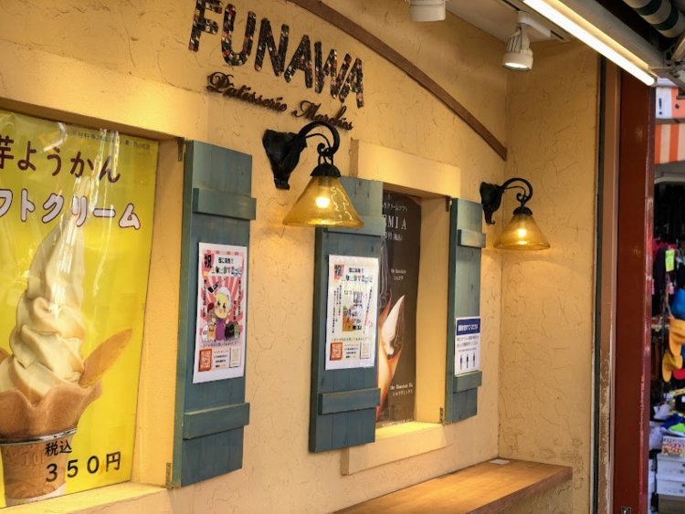 カウンターも洒落た造りだ。