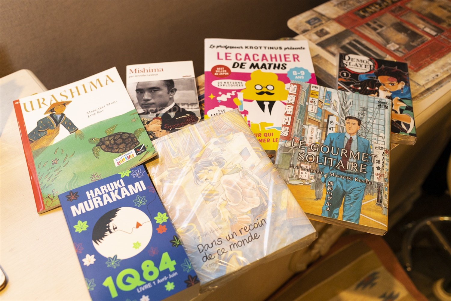 日本で話題になった本や人気の漫画、童話もフランス語版がある。