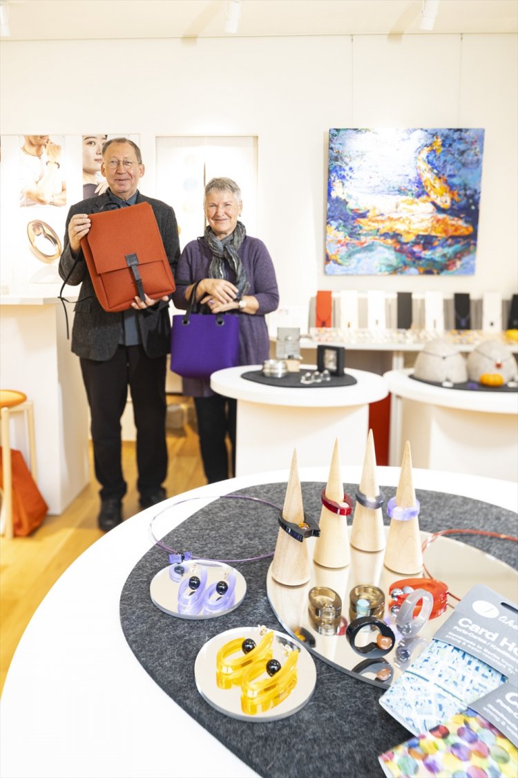 「このリュックもフェルト製。私のお気に入りです」