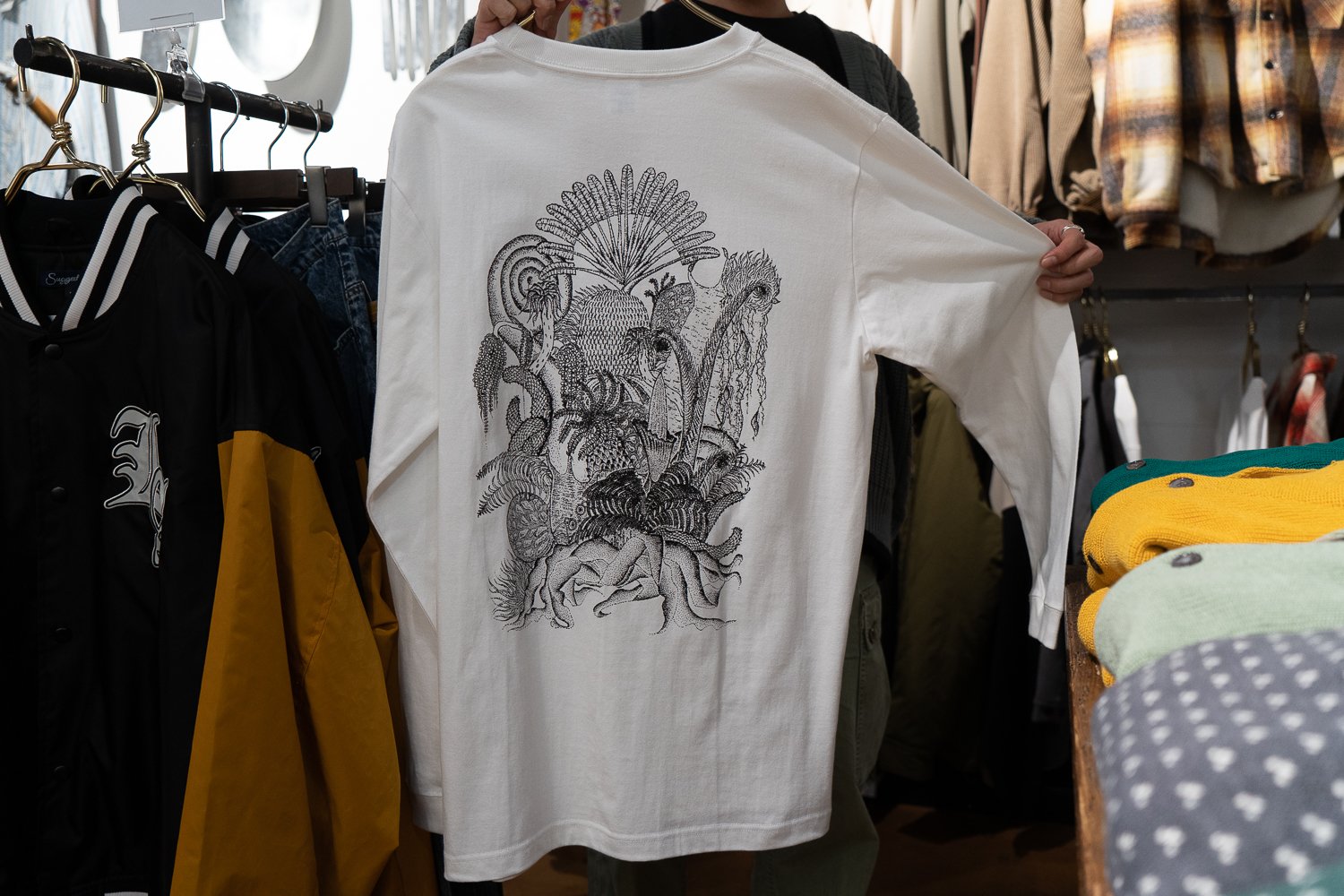 オリジナルのロングスリーブTシャツは4950円。