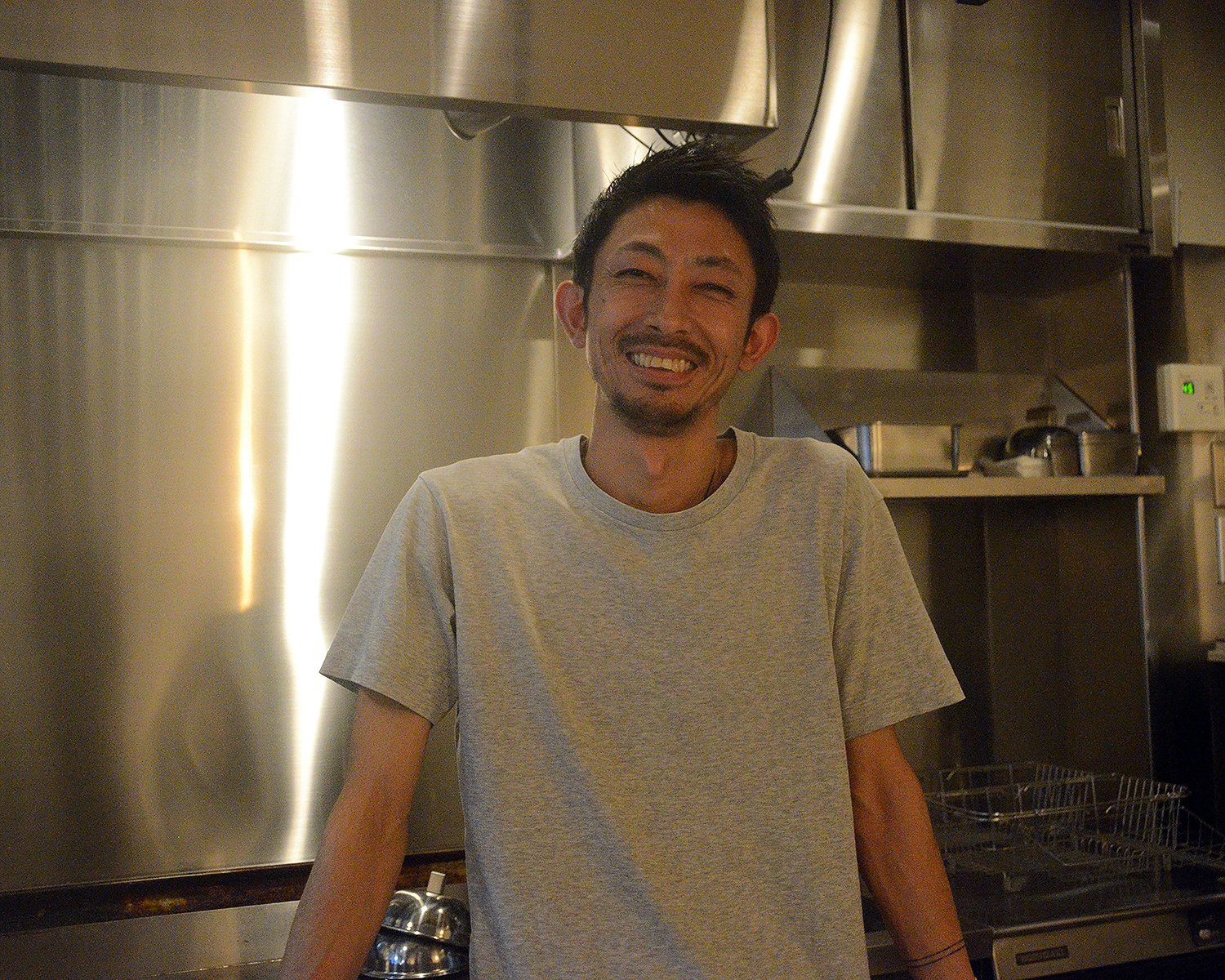 お話を伺ったのはこのお店のオーナーでもある曽根大五郎さん。ハンバーガー作りには自信のある好みのものを入れてアレンジすることも。