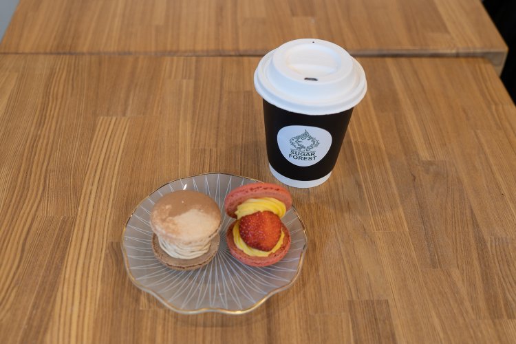 モンブラン420円といちごヨーグルト450円。コーヒーは400円。