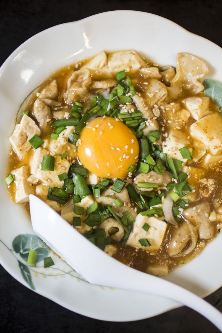 シロのマーボードーフ850円。