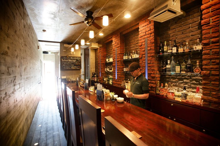 奥には個室も。