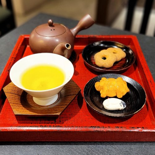 日本茶喫茶で選べるお茶請けと美味しいお茶に癒やされる『つきまさ』～黒猫スイーツ散歩 下北沢編①～