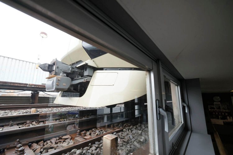 このアングル！！ロングレールの仕組みなども見られちゃいます。