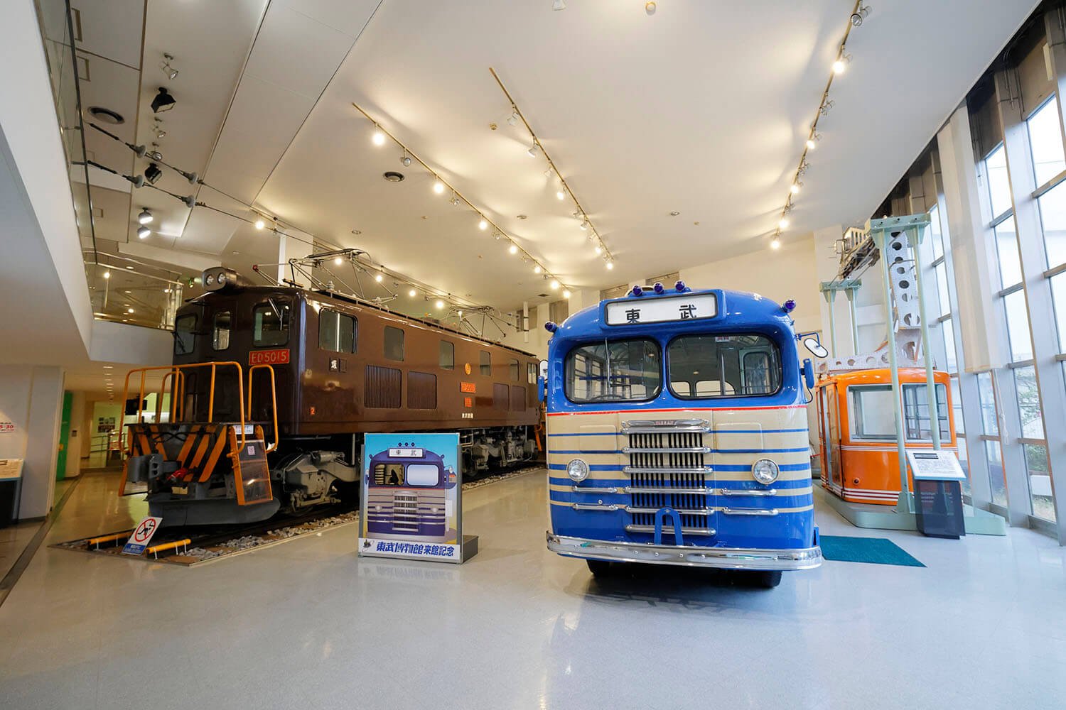 140東武博物館ED5015電気機関車とキャブオーバーバス