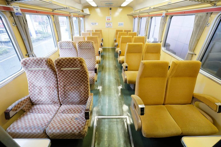 車内へは館内から。