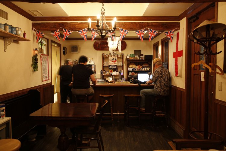 ロンドン郊外にあるパブをイメージ。