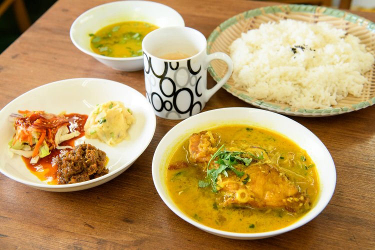 「米と魚の国」バングラデシュの人々が暮らす、東十条の下町商店街『アルシ レストラン』のカレー