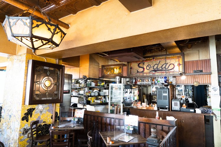 カウンター上にはSodaの文字が洒落ている。