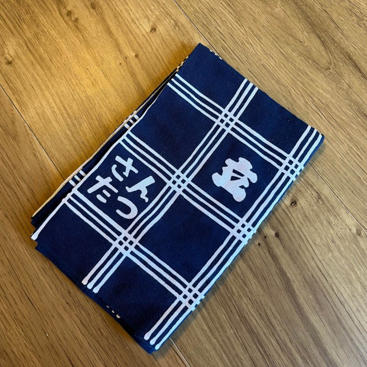非売品のweb「さんたつ」手ぬぐいは人形町の戸田屋商店で作ったもの。