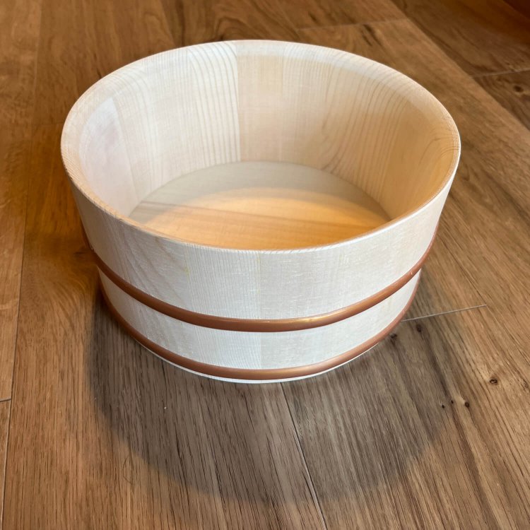 温泉にはやっぱりヒノキの香りが必要ですよね。これは今後も使える。