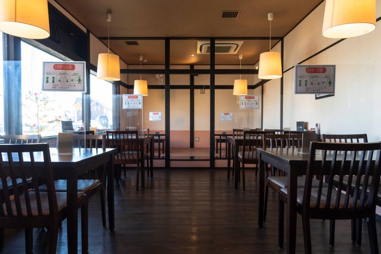食事処は、テーブルと座敷あり。