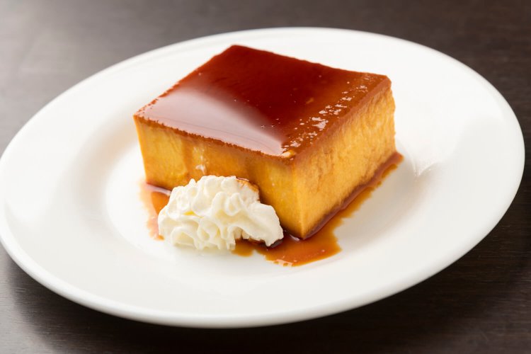 甘味の名物はかぼちゃプリン 480円。凝縮された濃厚な甘みに癒やされる。