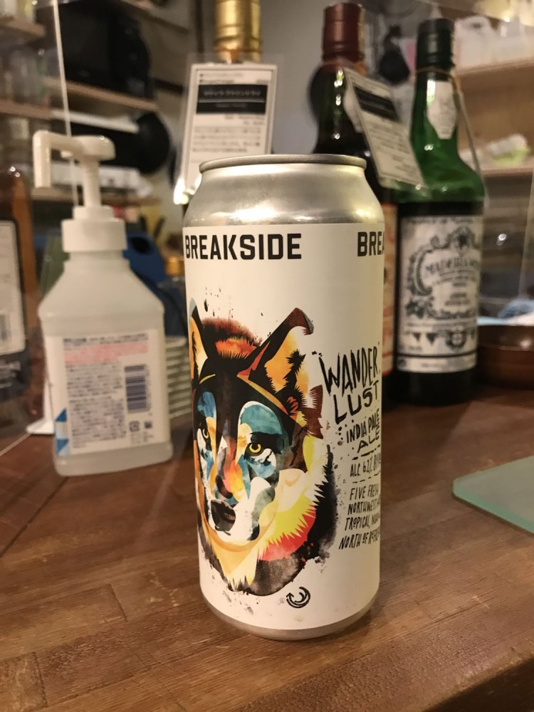 店長おすすめの一本は、ブレイクサイドブルワリーのワンダーラスト インディア・ペールエール。5種のホップを使うIPAなのにスルスル飲めて、店の一番人気に！　フレッシュなシトラス感。473㎖920円。