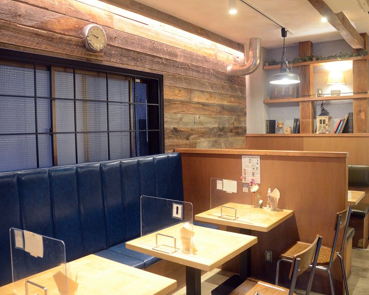 「2月っぽさ」をイメージした店内はほんわかと温かい雰囲気に。春の訪れを待つのにはまさにピッタリ。