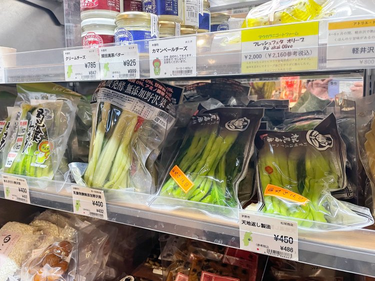 バリエーション豊富な野沢菜は食べ比べてみたくなる。