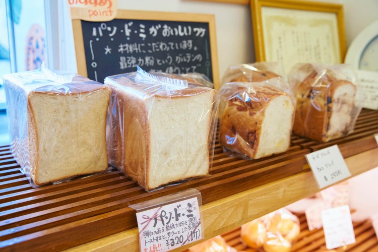 カナダ産最高級小麦粉を使った食パン。