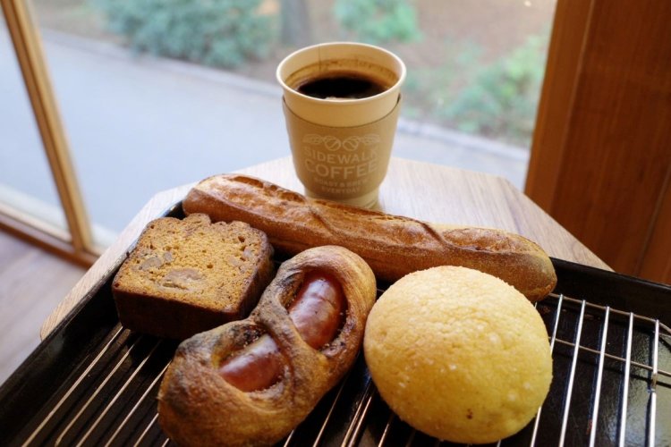 自家焙煎のコーヒーと、自家製パンのお店。