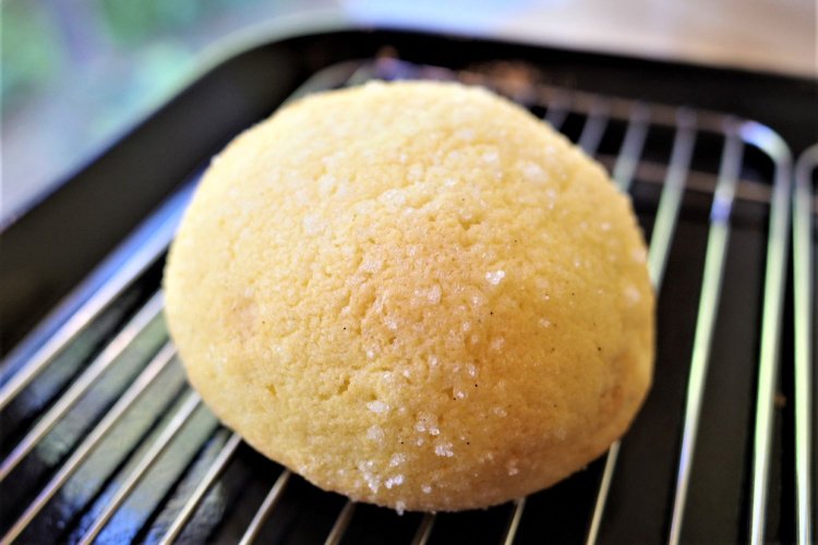 メロンパンはフワフワ食感に注目。220円。