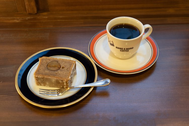 栗のおいしさを存分に味わえる四万十栗のテリーヌは600円。四万十栗のテリーヌに合わせたいブレンドのダヴィンチは600円。