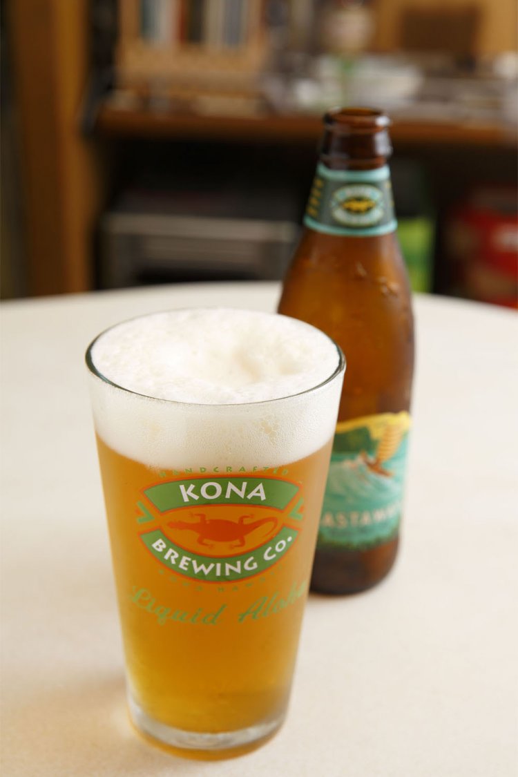 ハワイのビールは、スルッと喉を流れる軽やかさ。