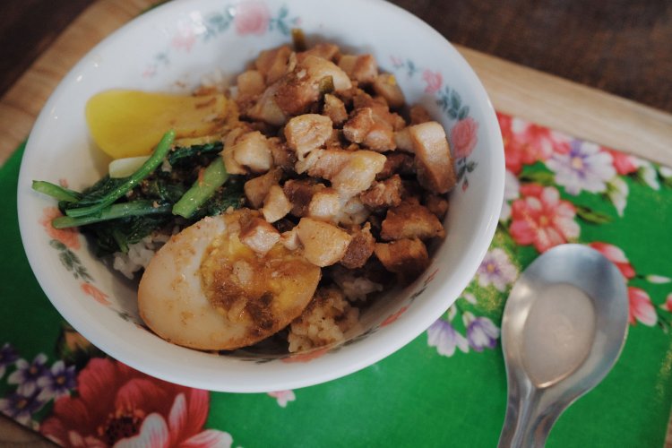 ルーロー飯。空腹だったらまずこれを。