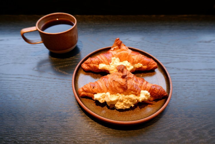 ハンドドリップコーヒー800円、abnoたまごサンド1つ600円。