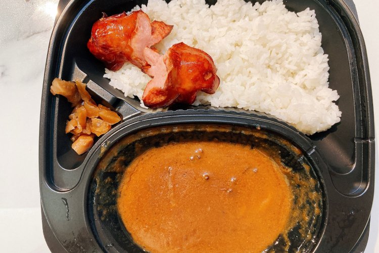 家カレーの最高峰。店のお母さんも最高。