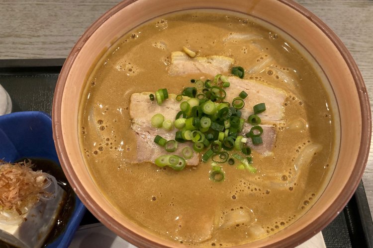 サービスの半ライスがまた嬉しい。