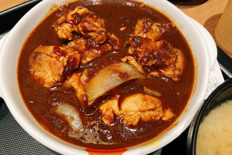 ごろごろチキンカレー、チェーン店だからとスルーしたら一生の後悔。