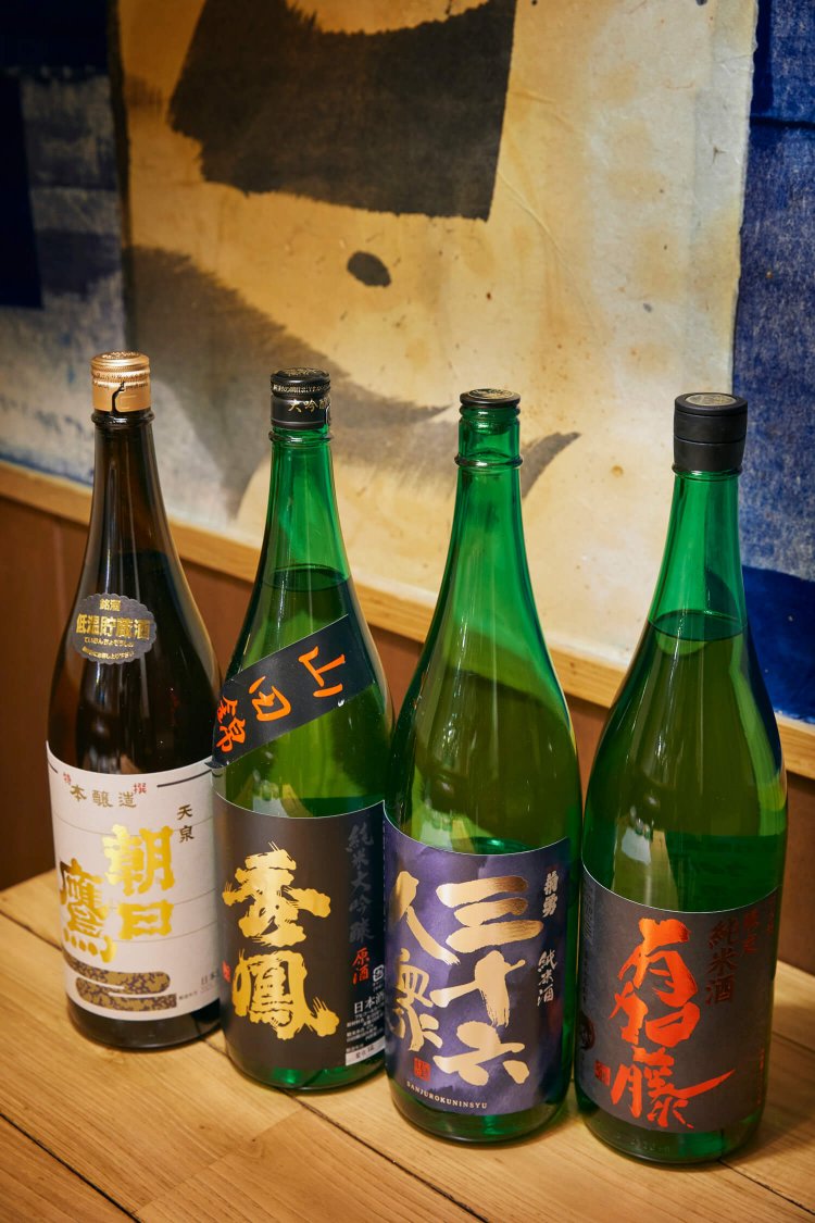 山形は黒川さんの出身地。地元の酒販店から仕入れるので、県内限定出荷の銘柄も。