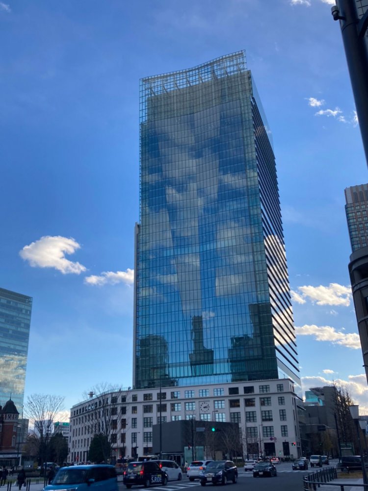 JPタワー。旧東京中央郵便局舎の再開発。商業施設の名称は「KITTE」。