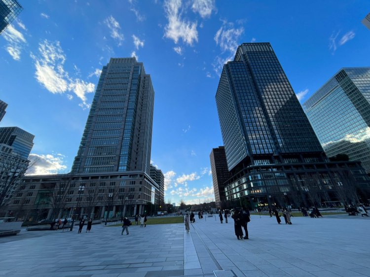 余った容積率は周辺の再開発ビル４棟の高層化に使われている。