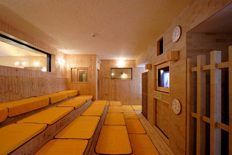 高温サウナは85度の設定。冷水風呂や他の浴槽と組み合わせることで新陳代謝が高まる。