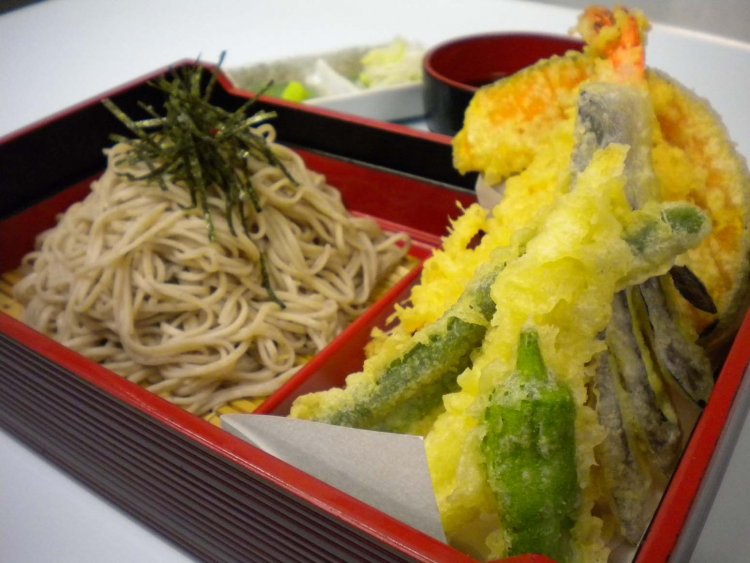 お食事処「竹膳」でのおすすめは十割そば。