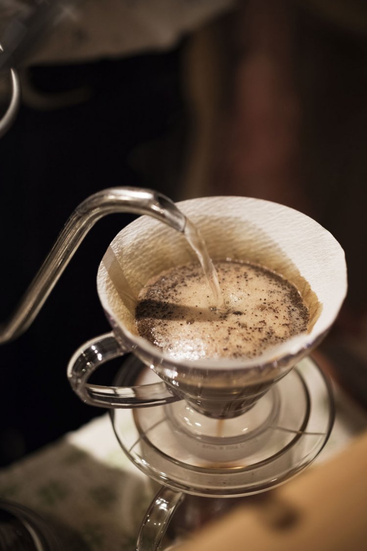 自家焙煎のコーヒー豆はハンドドリップで。