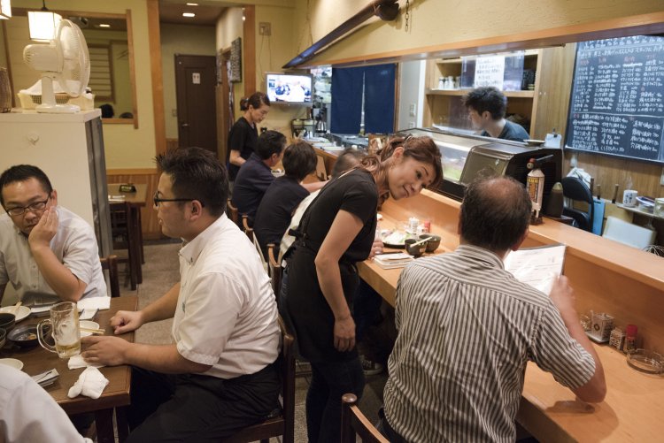 活気ある店内。