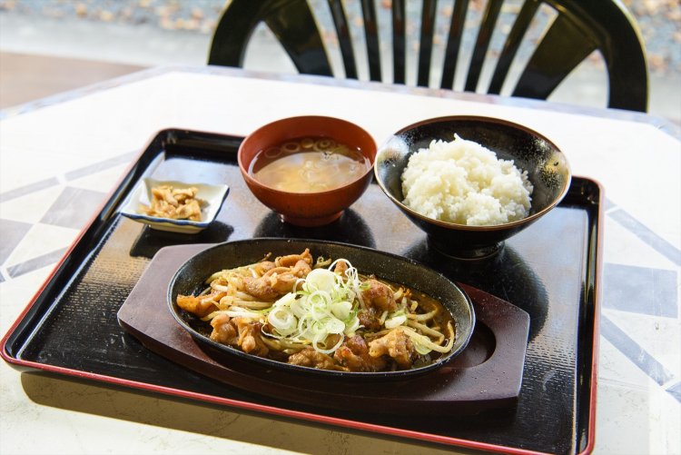 秩父名物ホルモン焼き定食800円は元焼き肉屋さんだけあって旨さ◎。